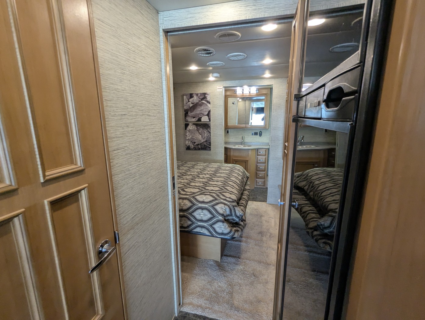 2016 Newmar Bay Star 3403 - Image 23
