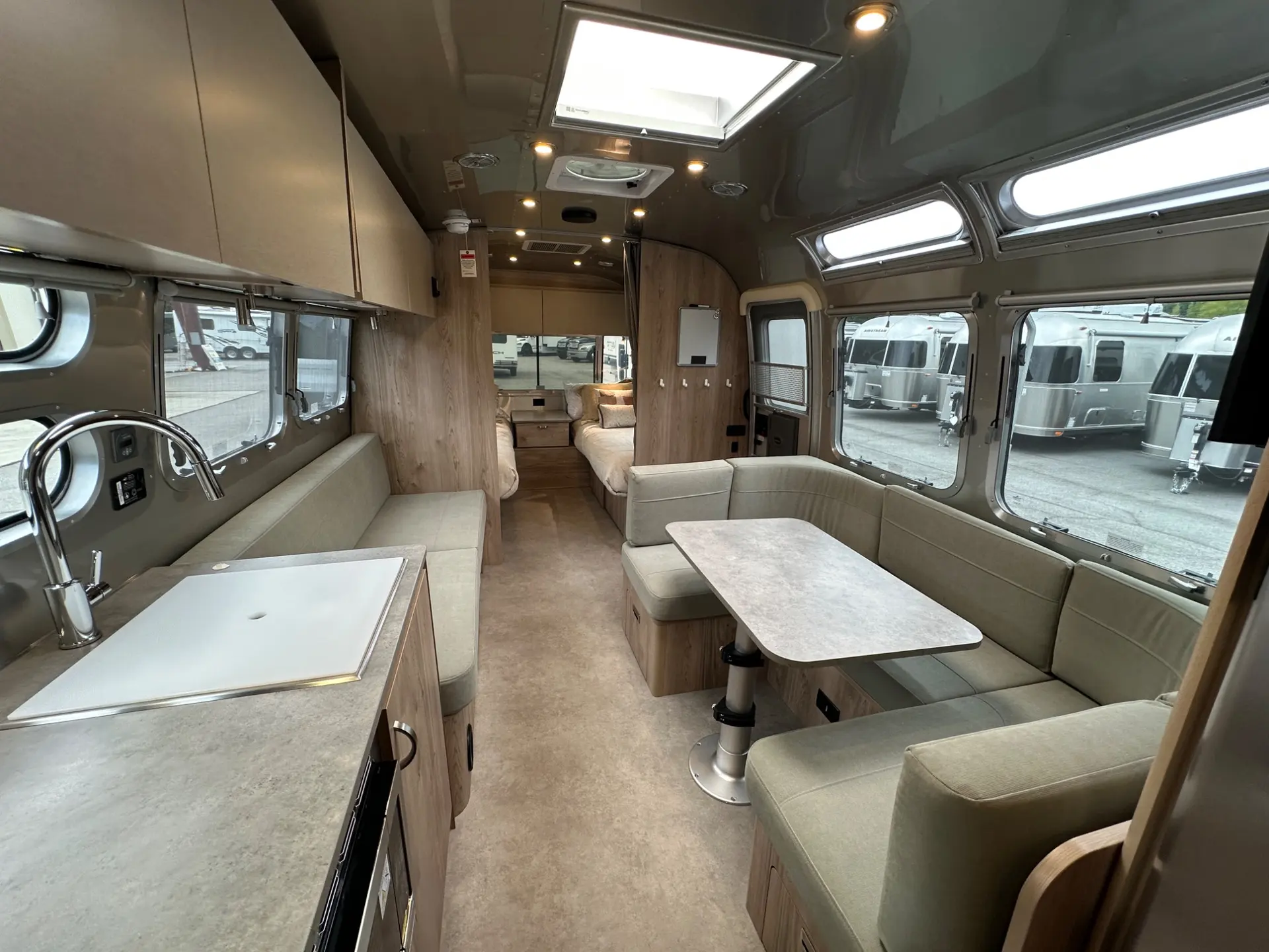 2027 Airstream Flying Cloud 30FB Bunk - Image 47