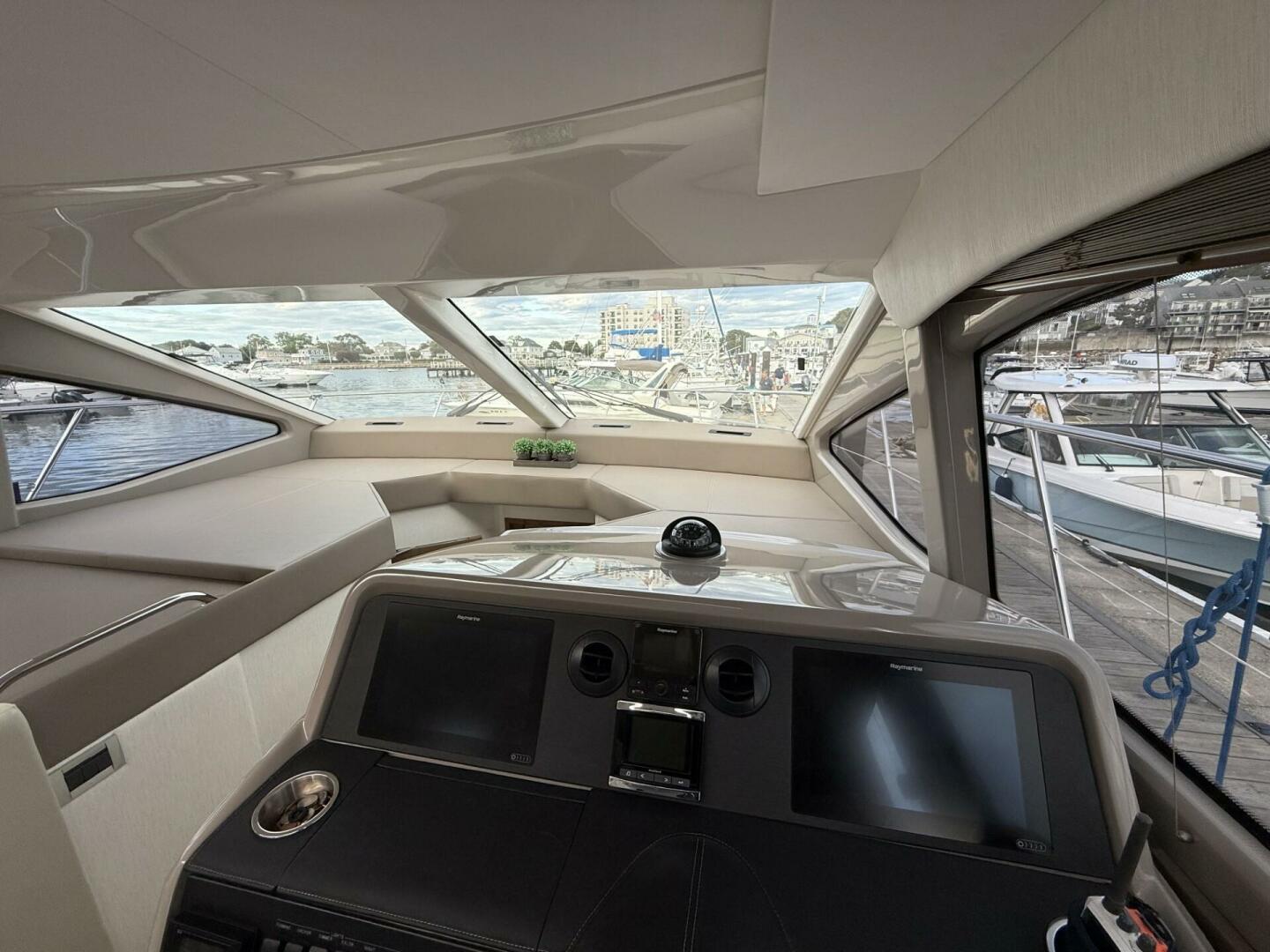 2018 Sea Ray 460 Sundancer - Image 11