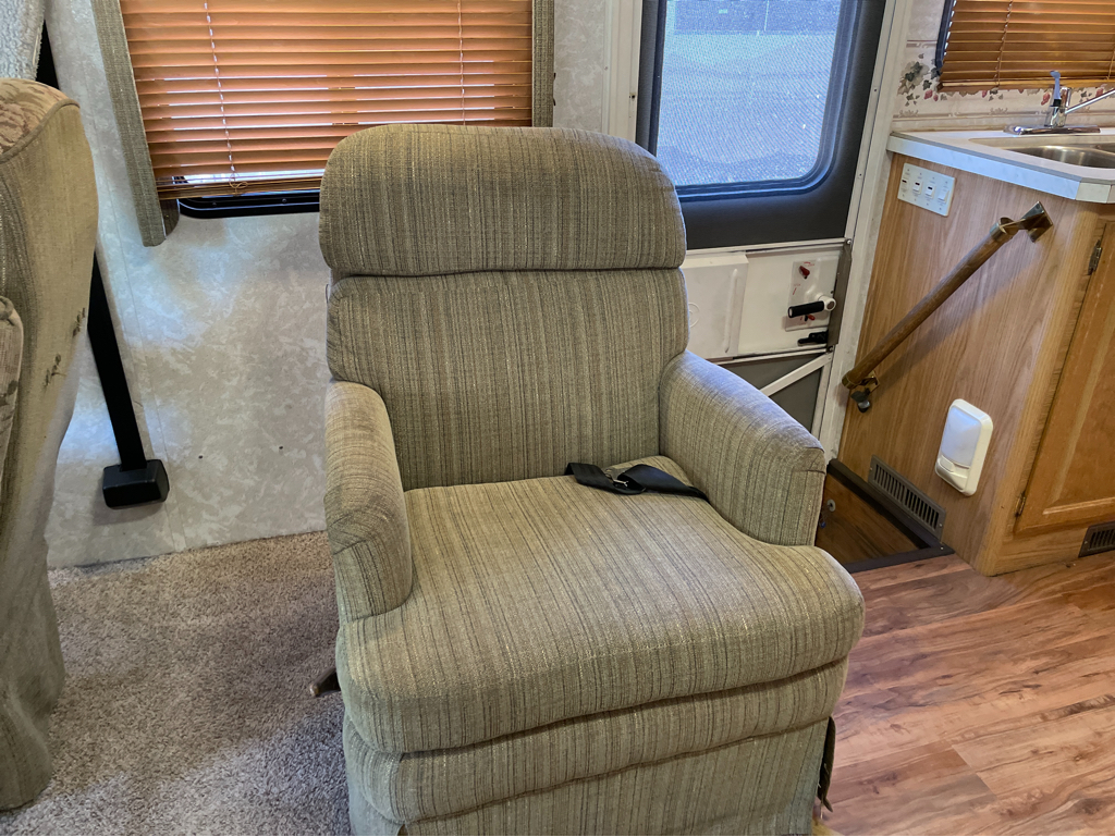 2000 Fleetwood Bounder 34T - Image 6