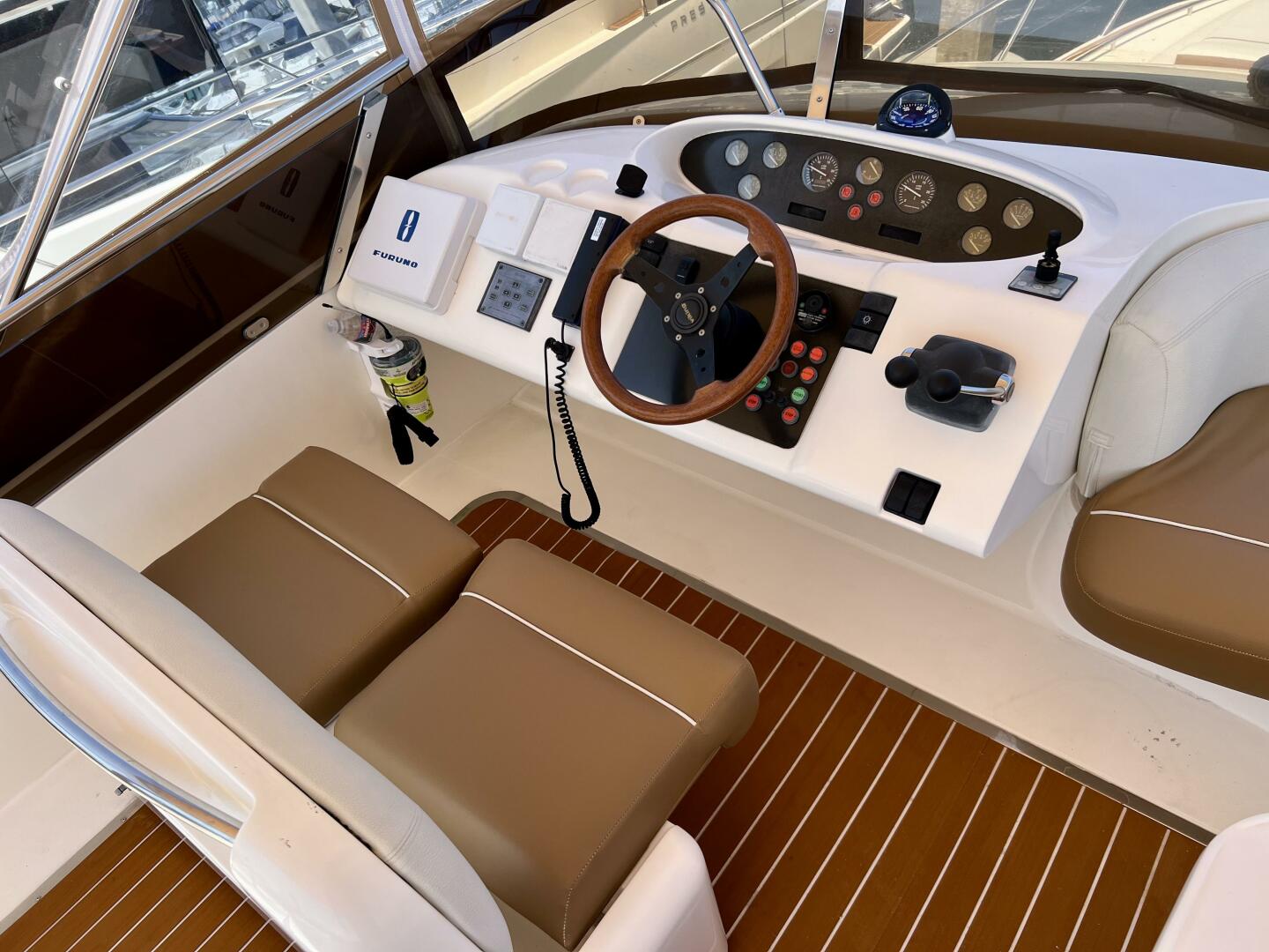 2000 Viking Princess 52 Flybridge - Image 39