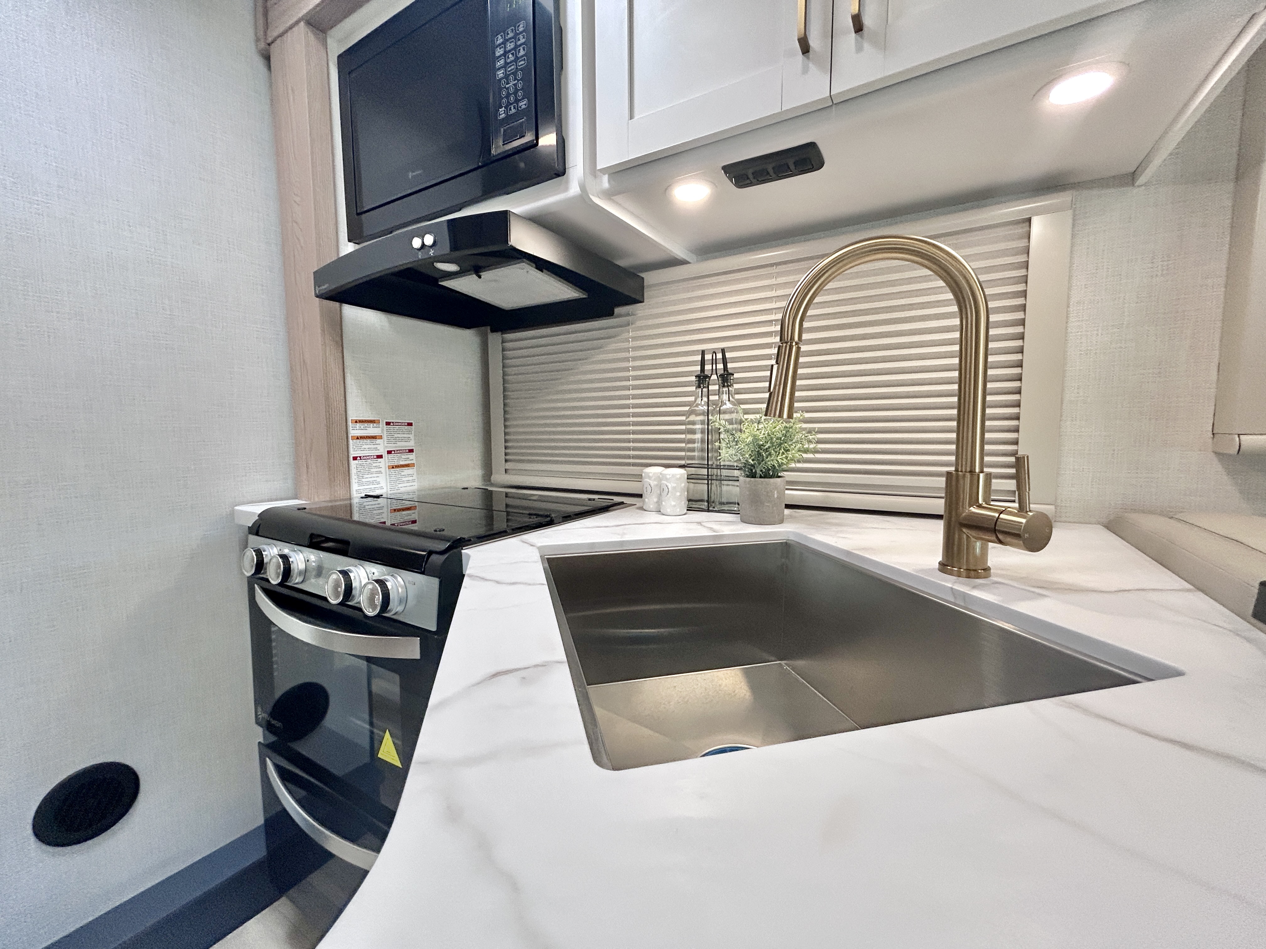 2027 Thor Motor Coach Quantum LC28 - Image 13