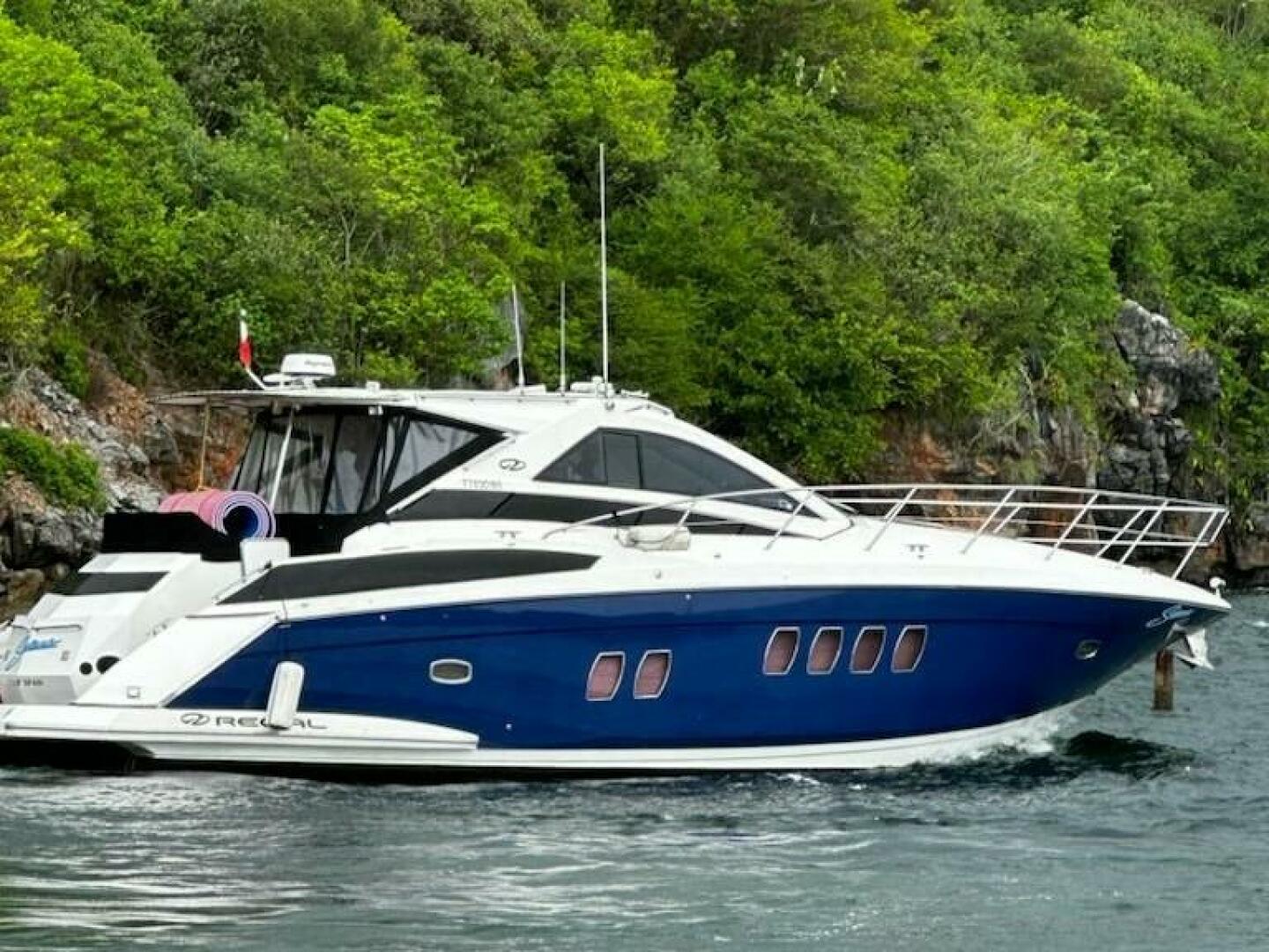 2009 Regal 5260 - Image 1