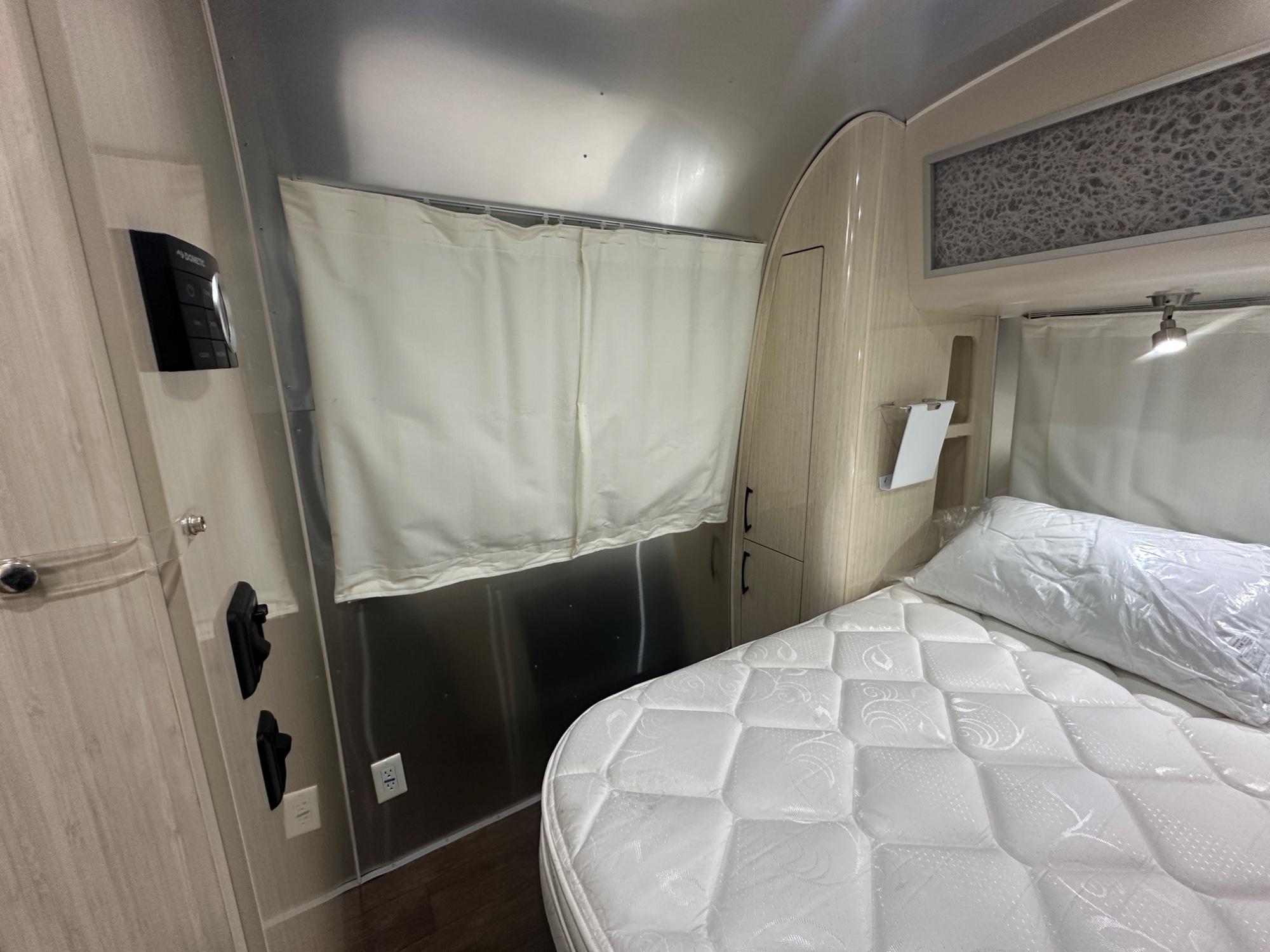 2019 Airstream International Serenity 28RBQ - Image 19