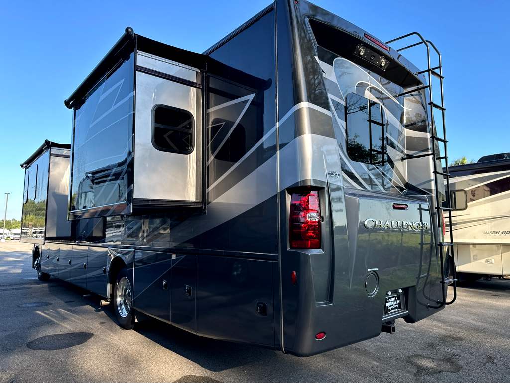 2023 THOR MOTOR COACH CHALLENGER 37DS - Image 4