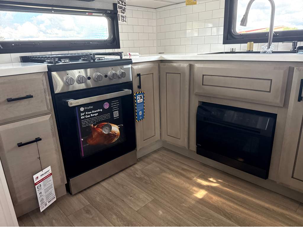 2027 JAYCO PINNACLE 38FBRK - Image 18