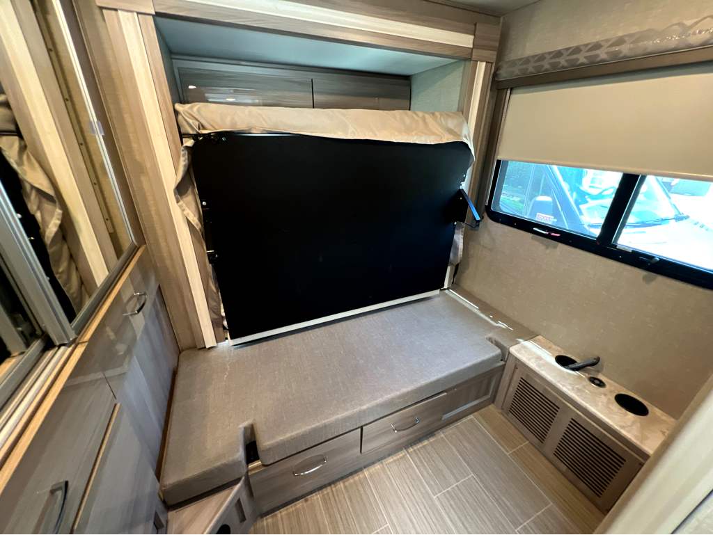 2022 THOR MOTOR COACH DELANO 24RW - Image 21