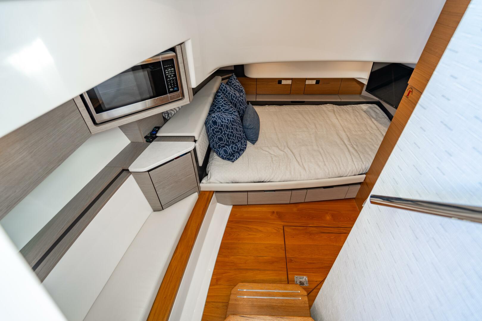 2022 Tiara Yachts 43 LS - Image 74