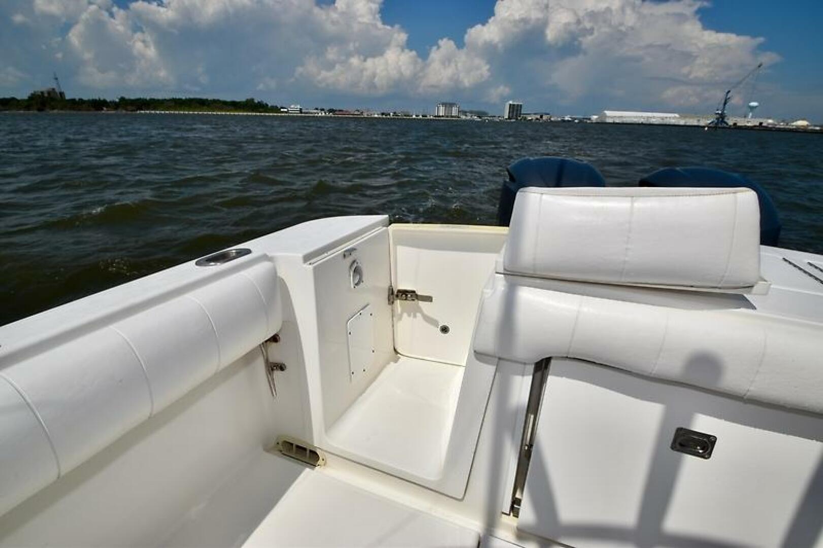 2013 Regulator 28 FS w/SeaKeeper Ride - Image 14
