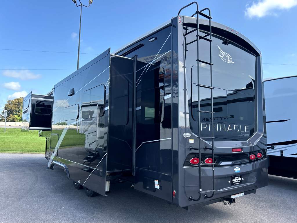 2027 JAYCO PINNACLE 32RLTS - Image 3