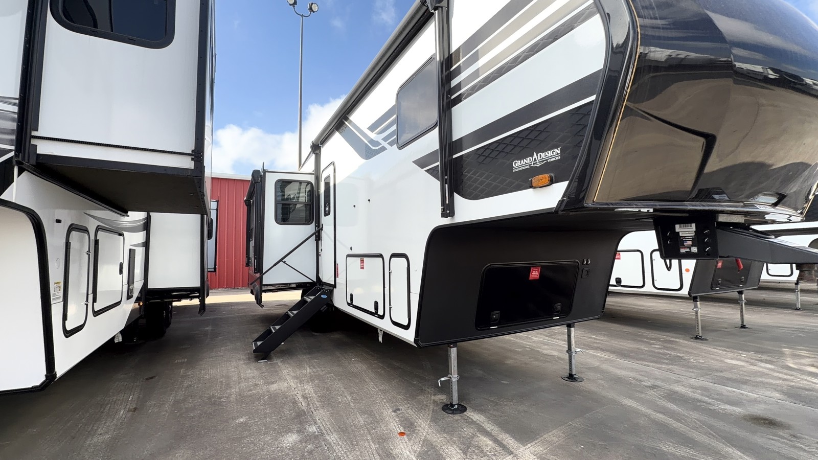 2026 GRAND DESIGN 303RLS - Image 6