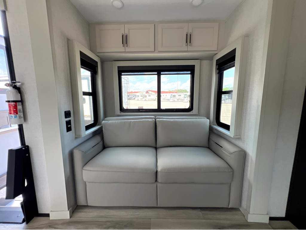 2025 Keystone ALPINE 3820FK - Image 11