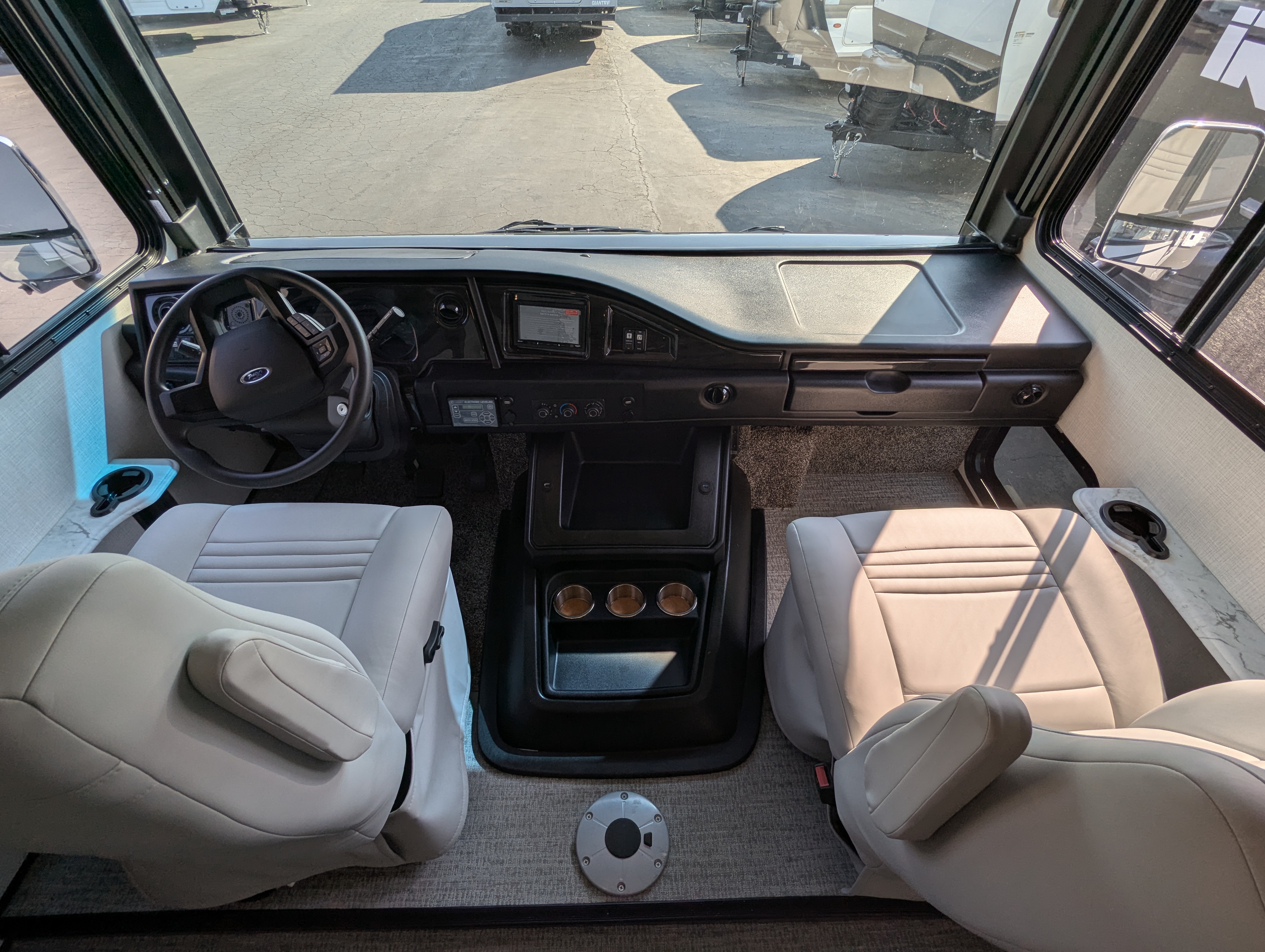 2026 Fleetwood Flair 29M - Image 11