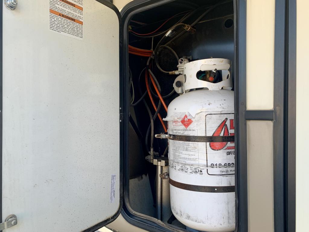 2019 Keystone Montana 3811MS - Image 60