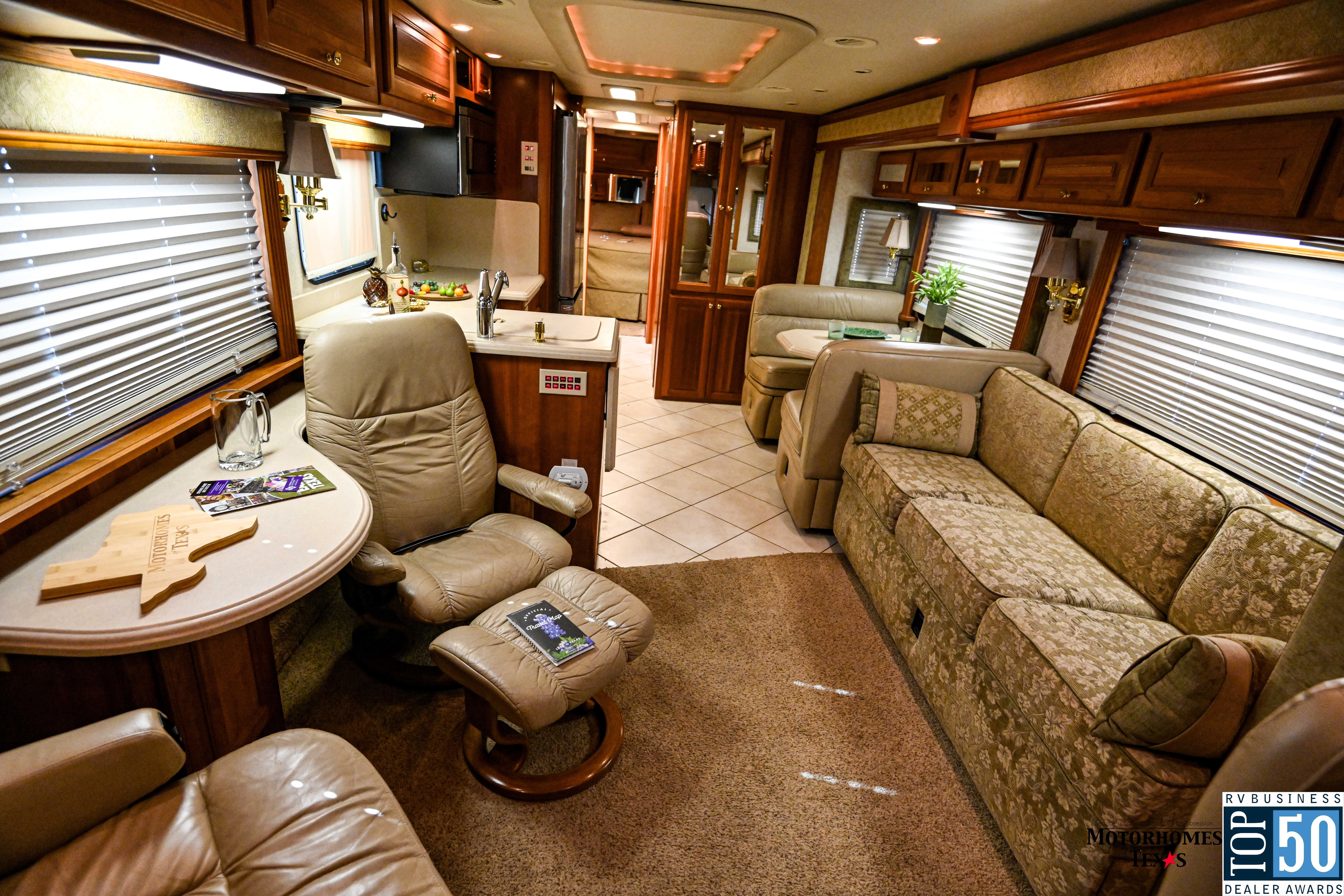 2004 Foretravel U295 3610 WTFS - interior 2