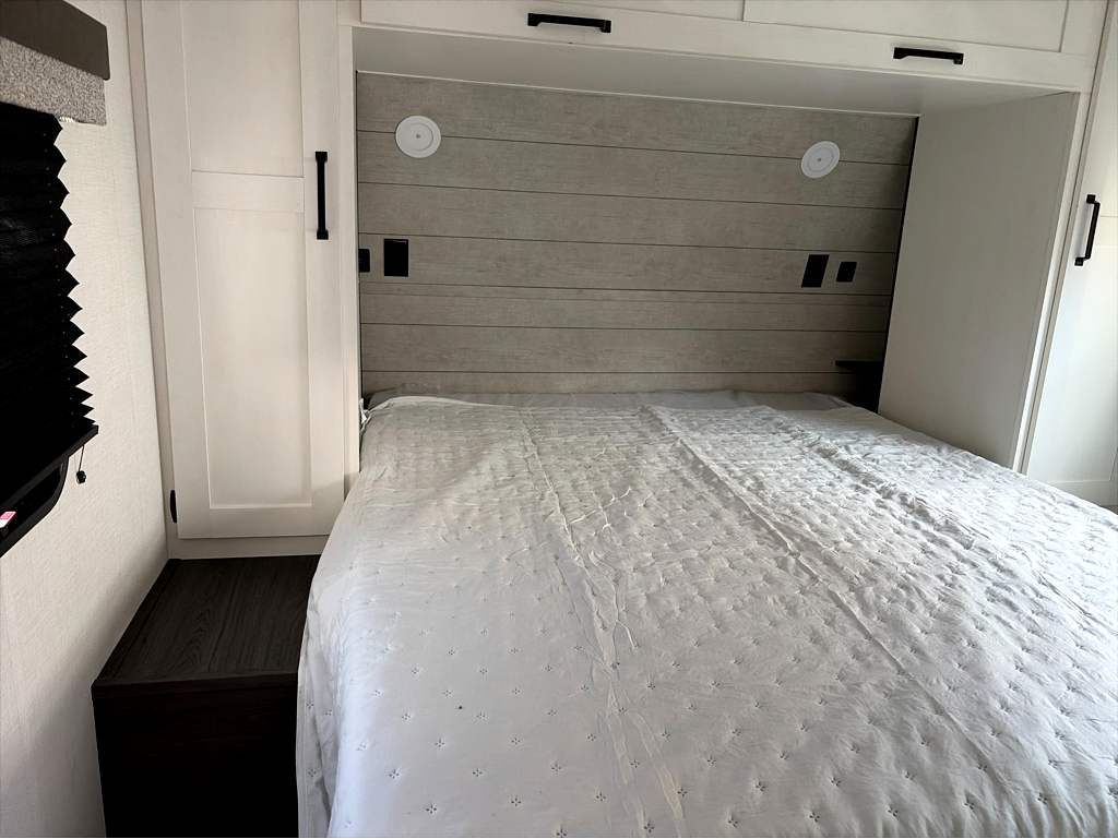 2027 VENTURE RV SIENNA 251VRB - Image 17