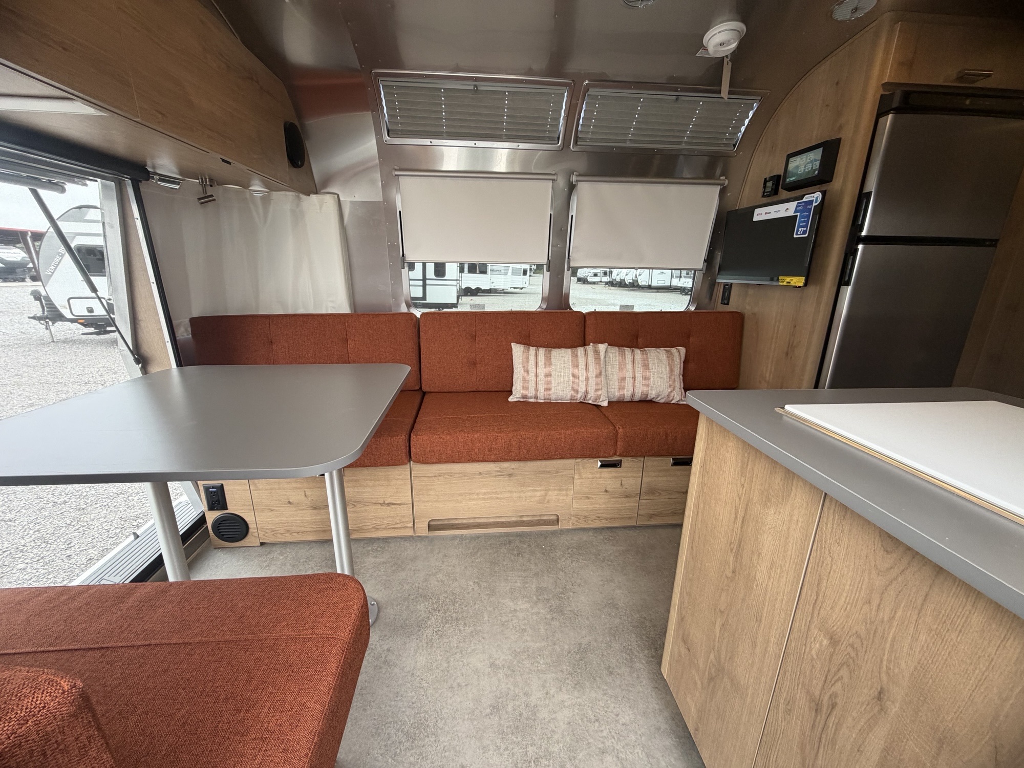 2027 AIRSTREAM TRADE WIND 27FBT - Image 15