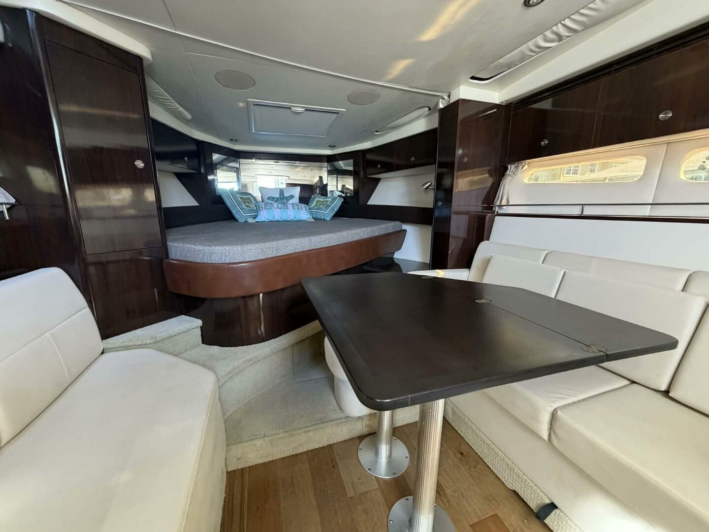 2016 Sea Ray 350 Sundancer - Image 40
