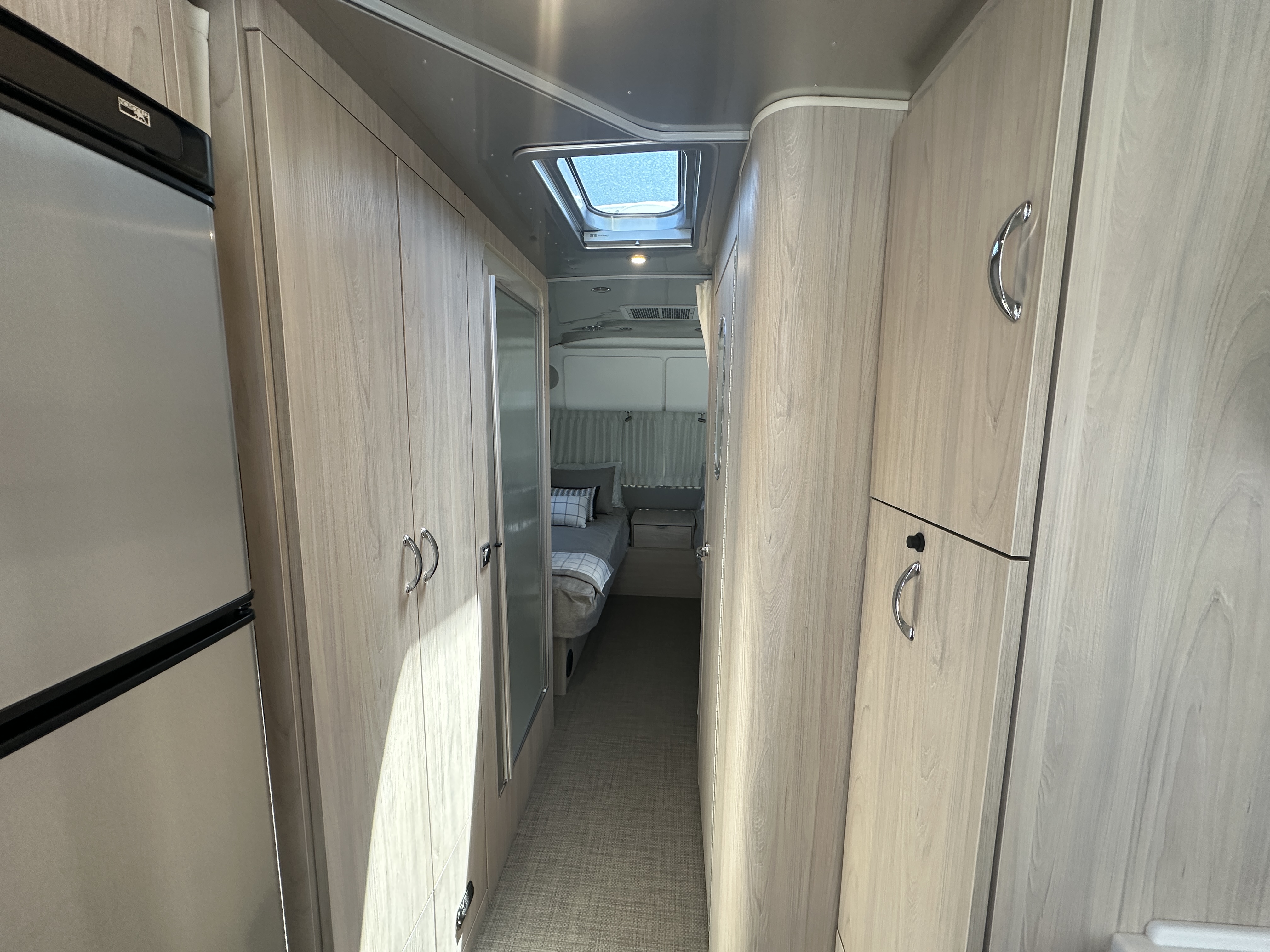 2026 Airstream Globetrotter 27FB Twin - Image 17