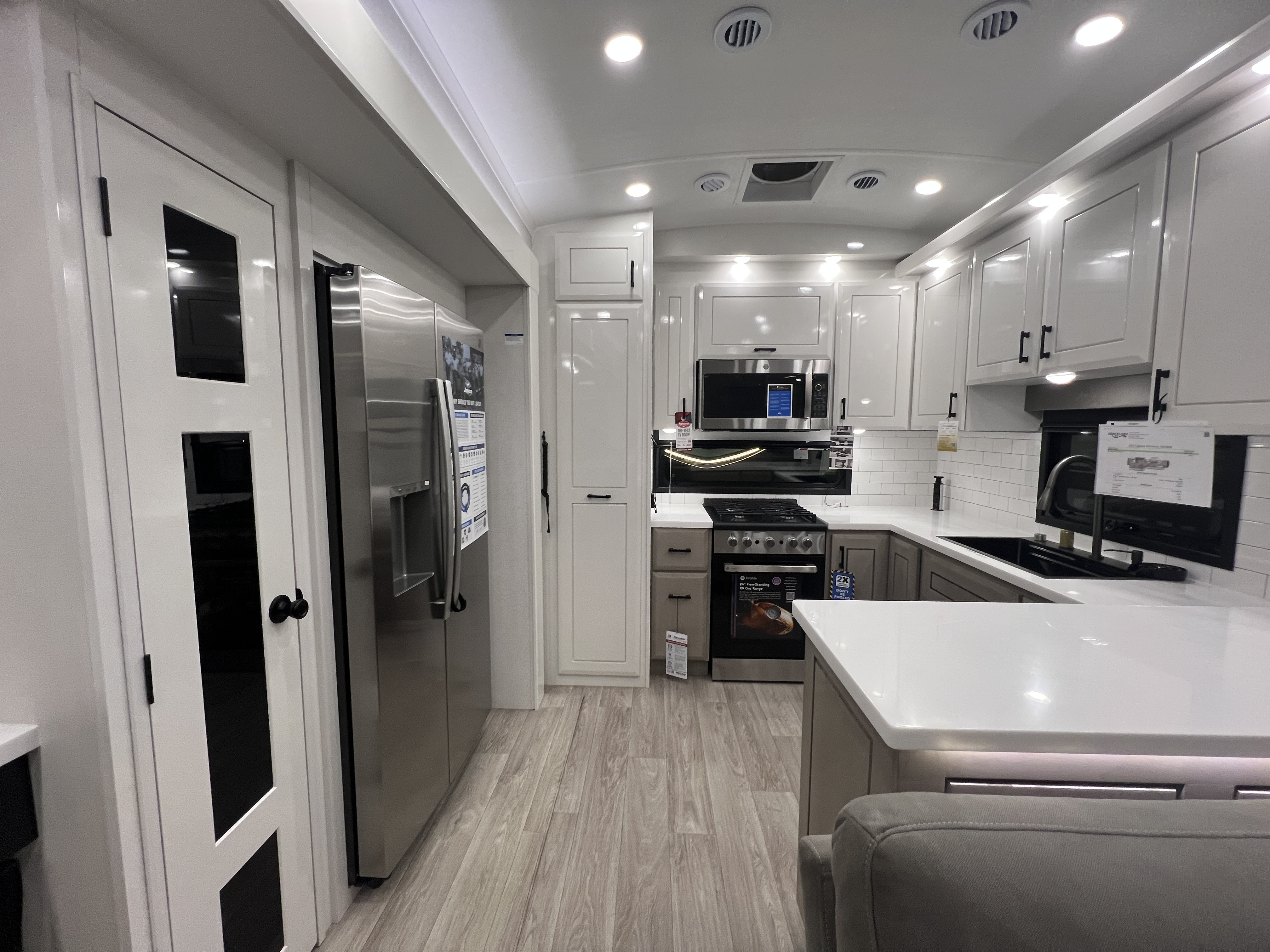 2027 Jayco Pinnacle 38FBRK - Image 10