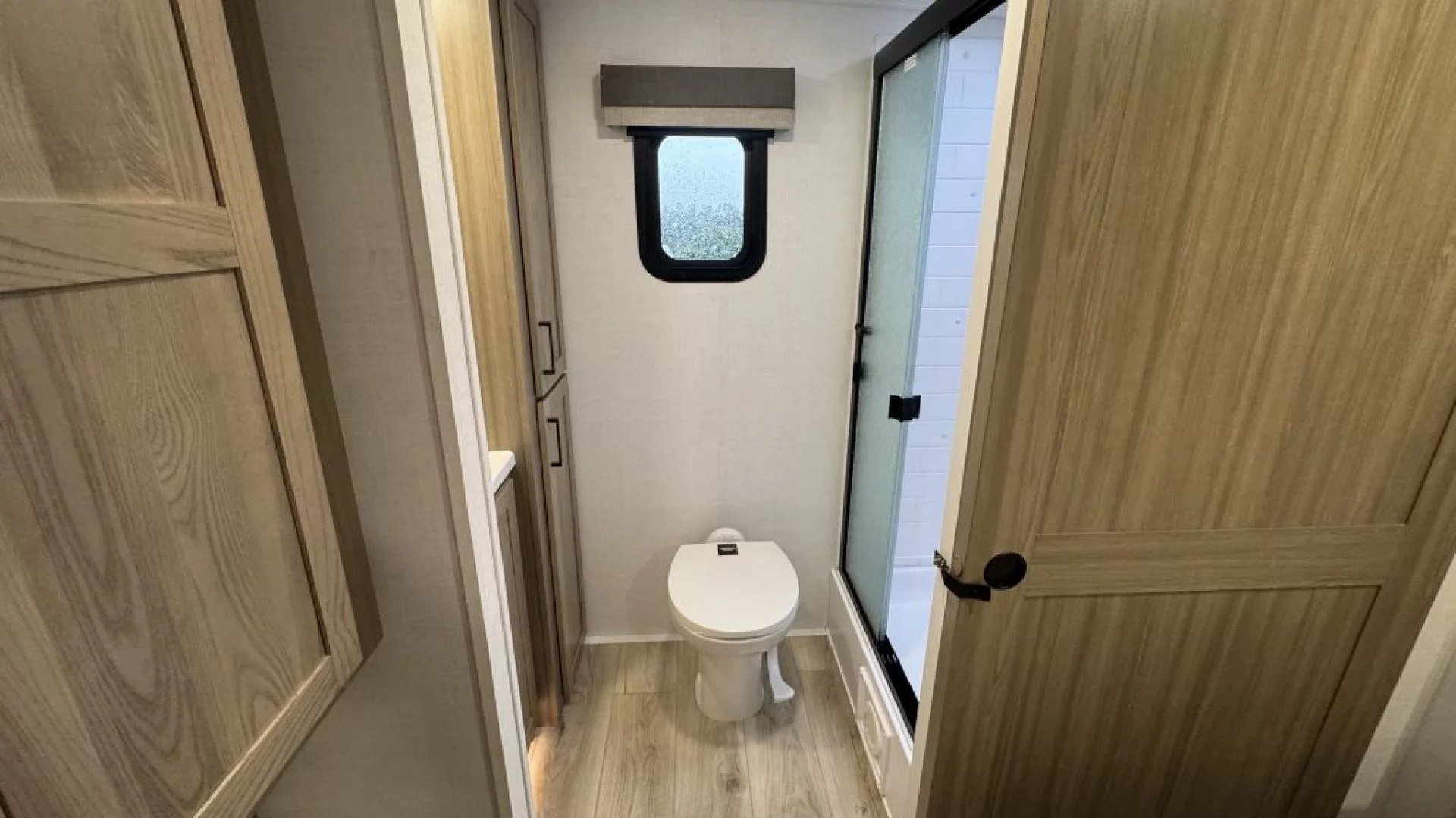 2027 FOREST RIVER ROCKWOOD MINI LITE 2523MBR - Image 36