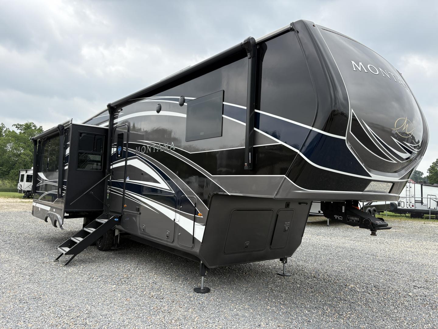 2025 Keystone Montana 3123RL - Image 1