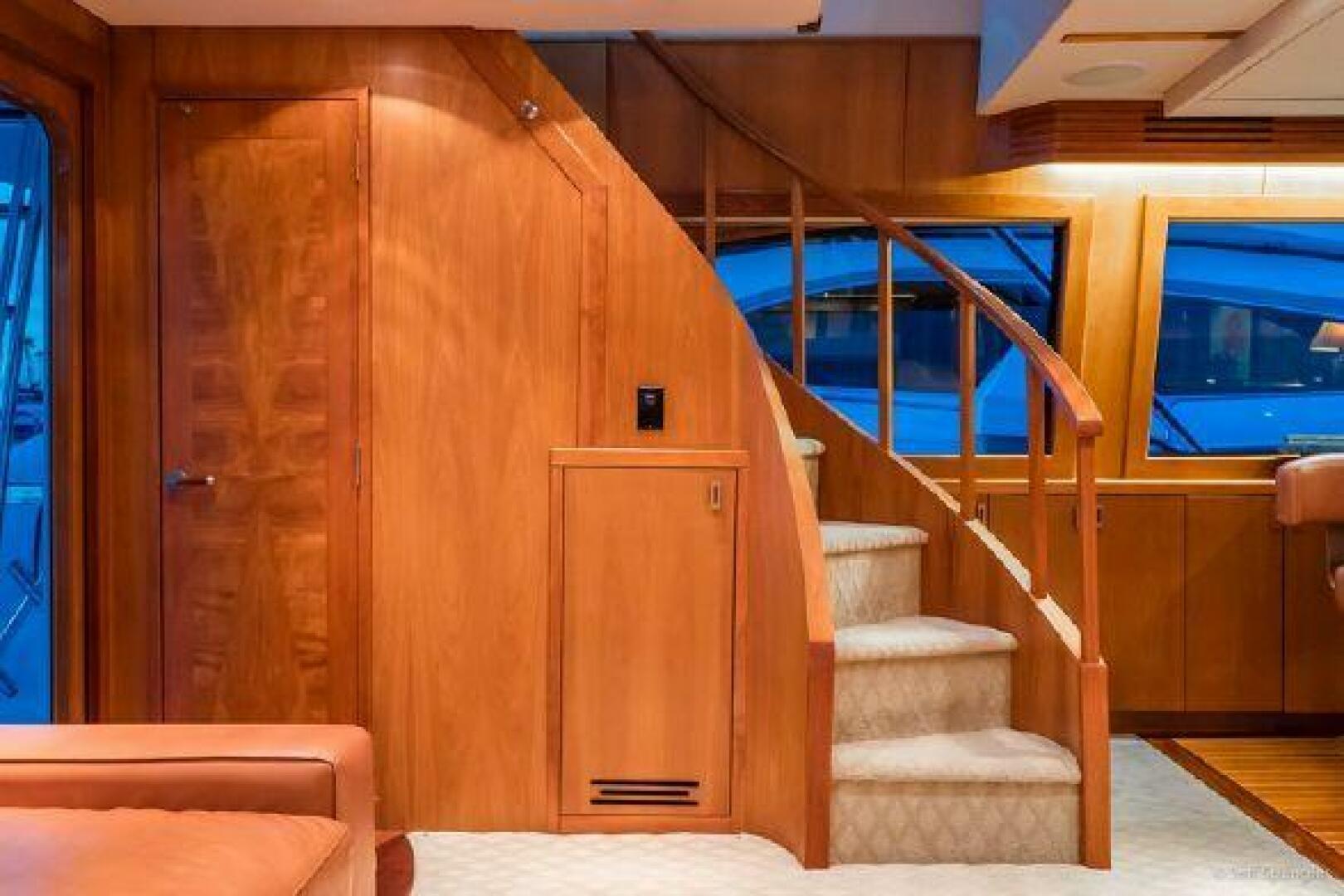 2008 Hatteras 77 Enclosed Bridge - Image 15