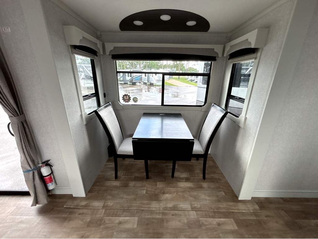 2025 CROSSROADS REDWOOD REGENCY 3881FKL - Image 13