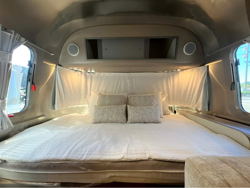 2027 AIRSTREAM CARAVEL 22FB - Image 20
