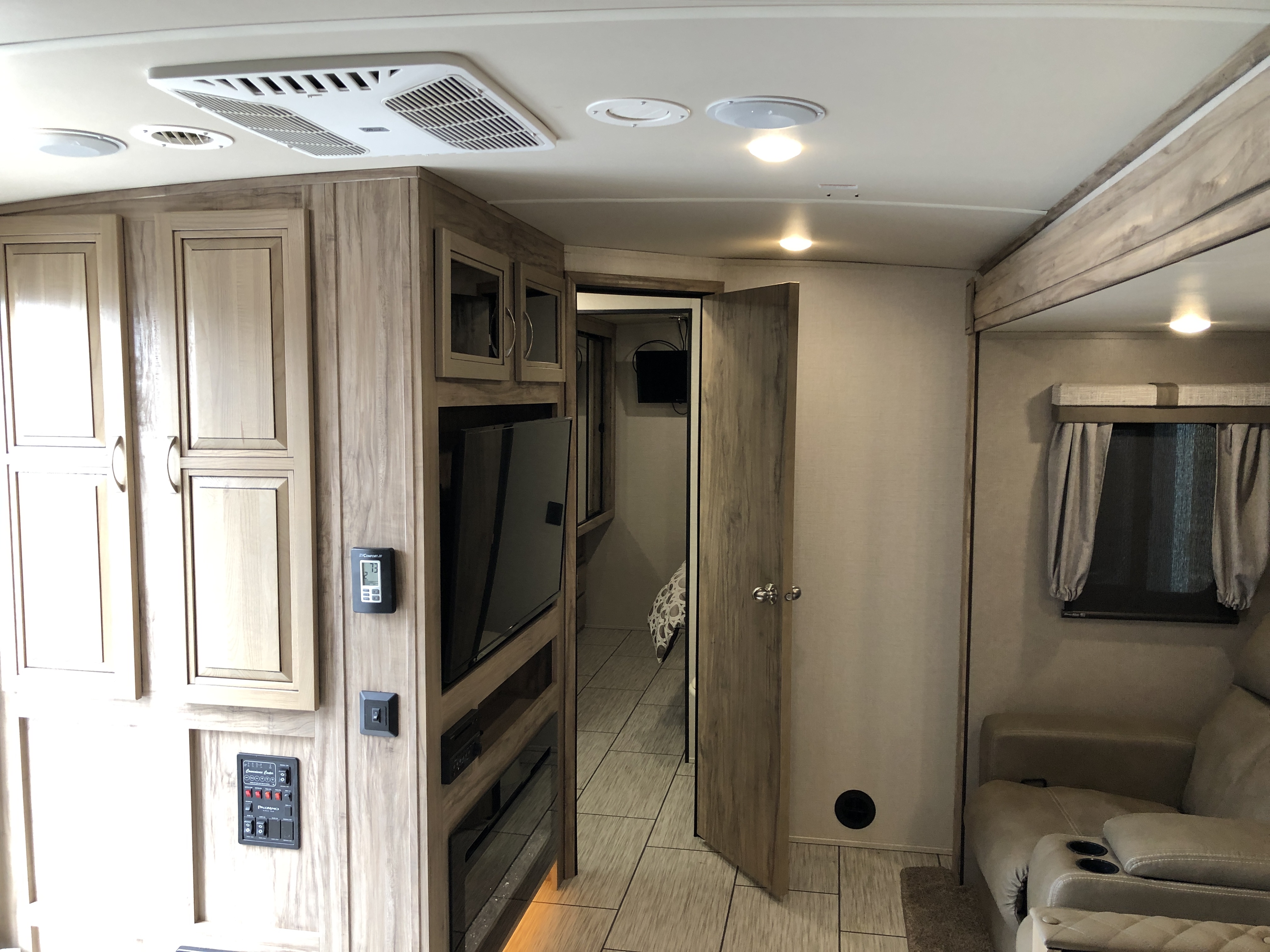 2020 Forest River PALOMINO 260FKBS - Image 16