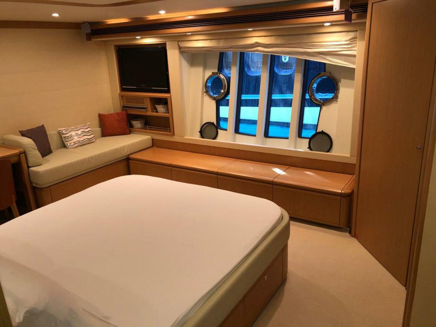 2008 Ferretti Yachts 830 - Image 10