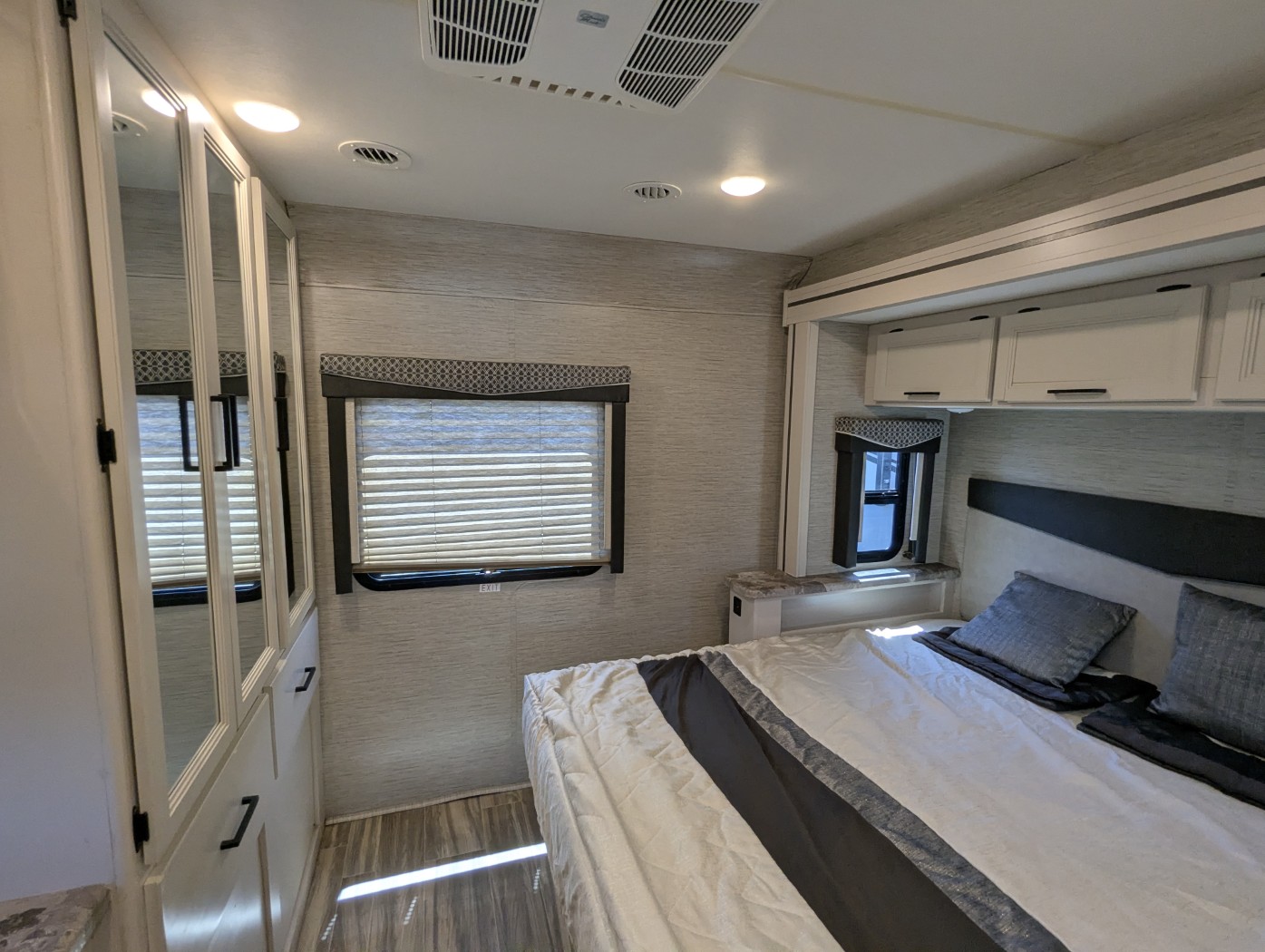 2022 Thor Motor Coach A.C.E. 30.3 - Image 27