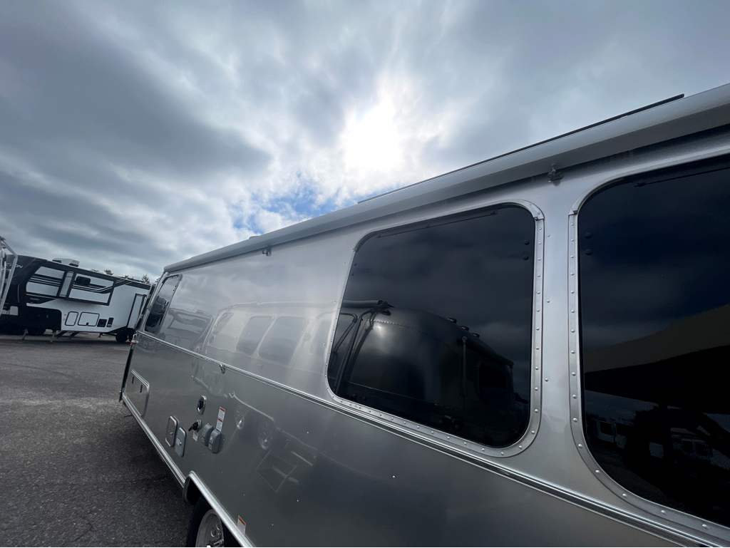 2026 AIRSTREAM GLOBETROTTER 27FBT - Image 13