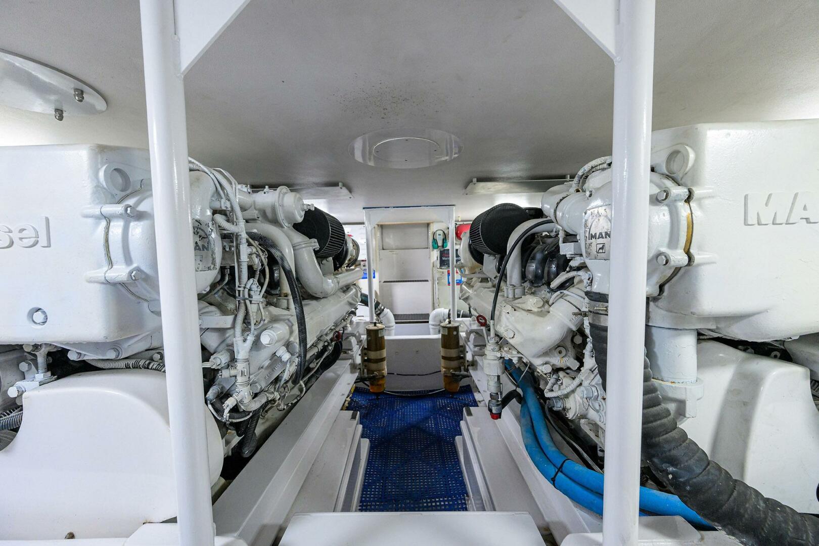 2000 Viking 50 Convertible - Image 60