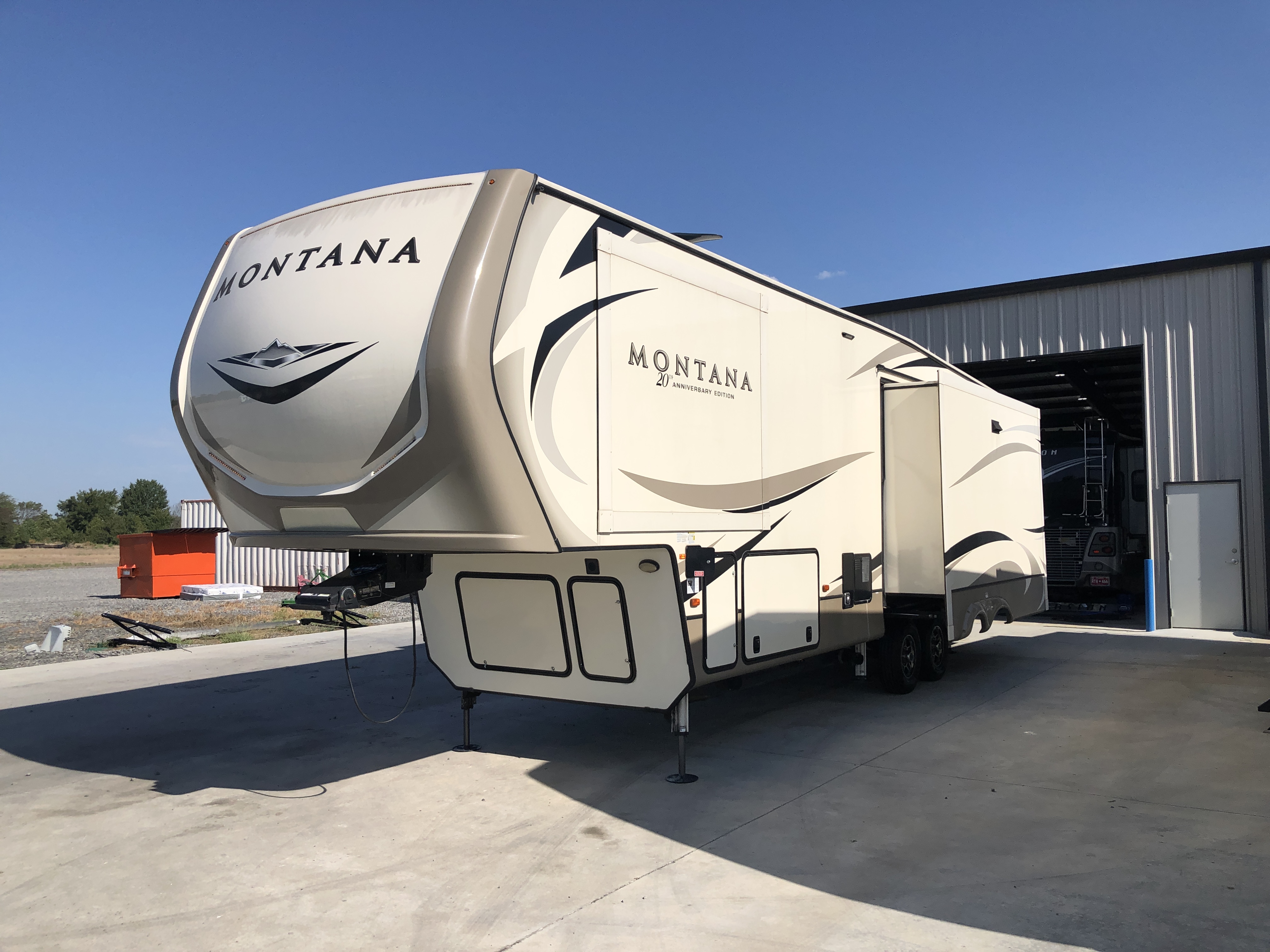 2019 Keystone Montana 3121RL - Image 3