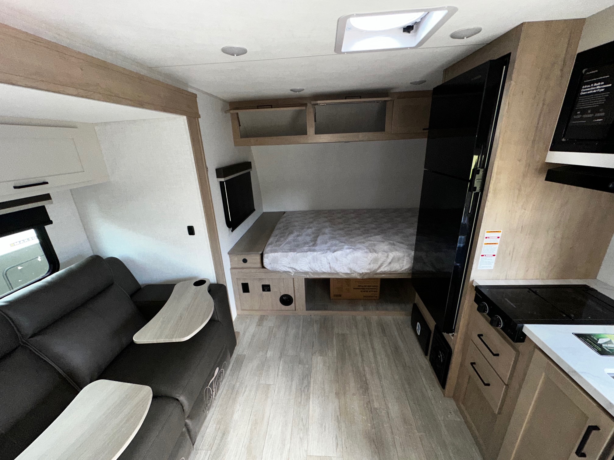 2027 Ember RV E-Series 18RBE - Image 16