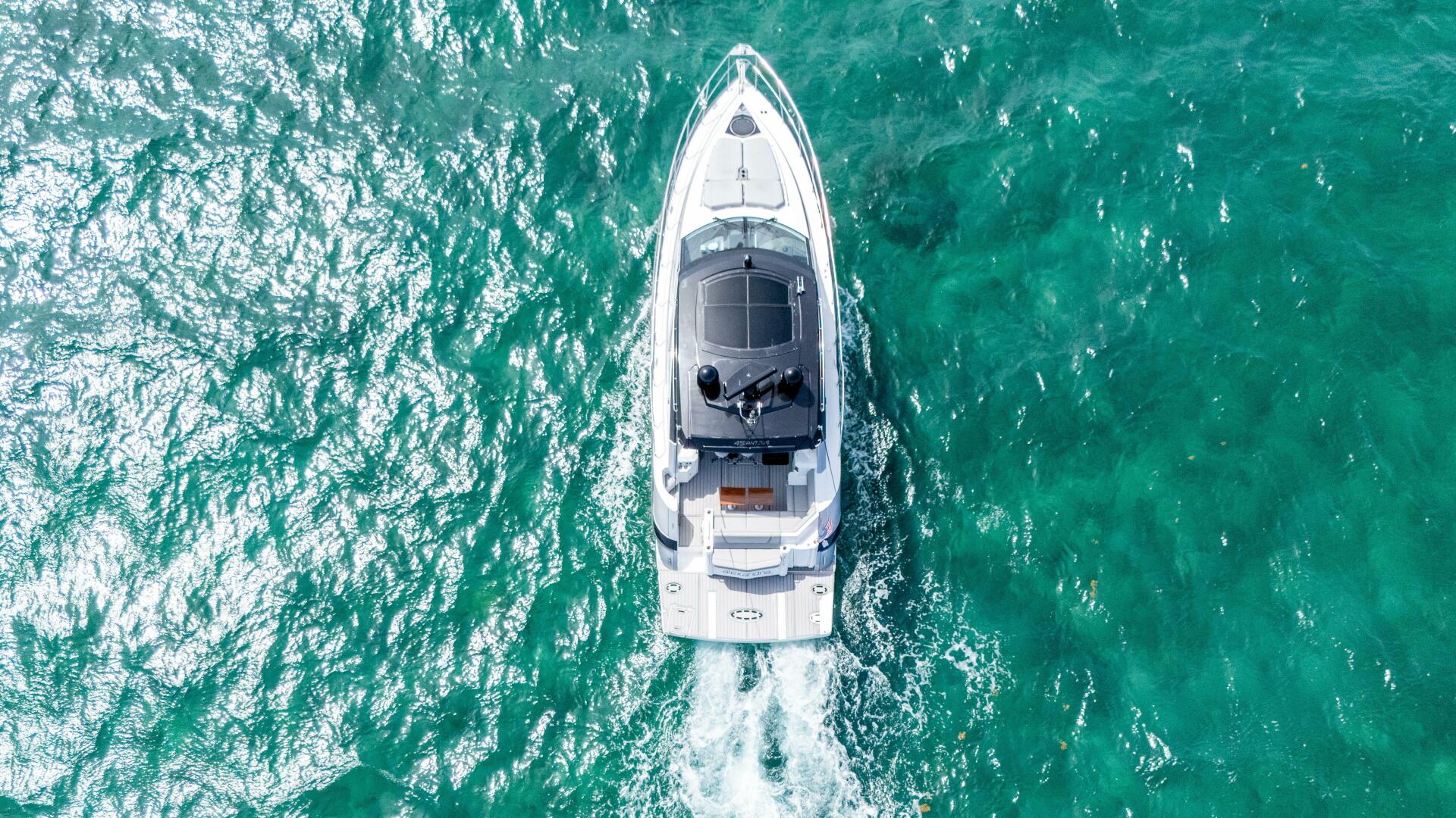 2014 Cruisers Yachts 45 Cantius - Image 9