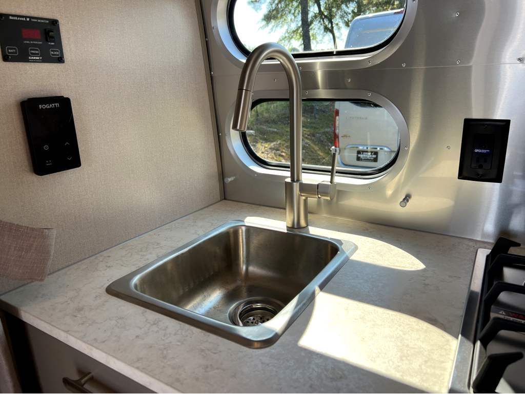 2026 AIRSTREAM CARAVEL 16RB - Image 11