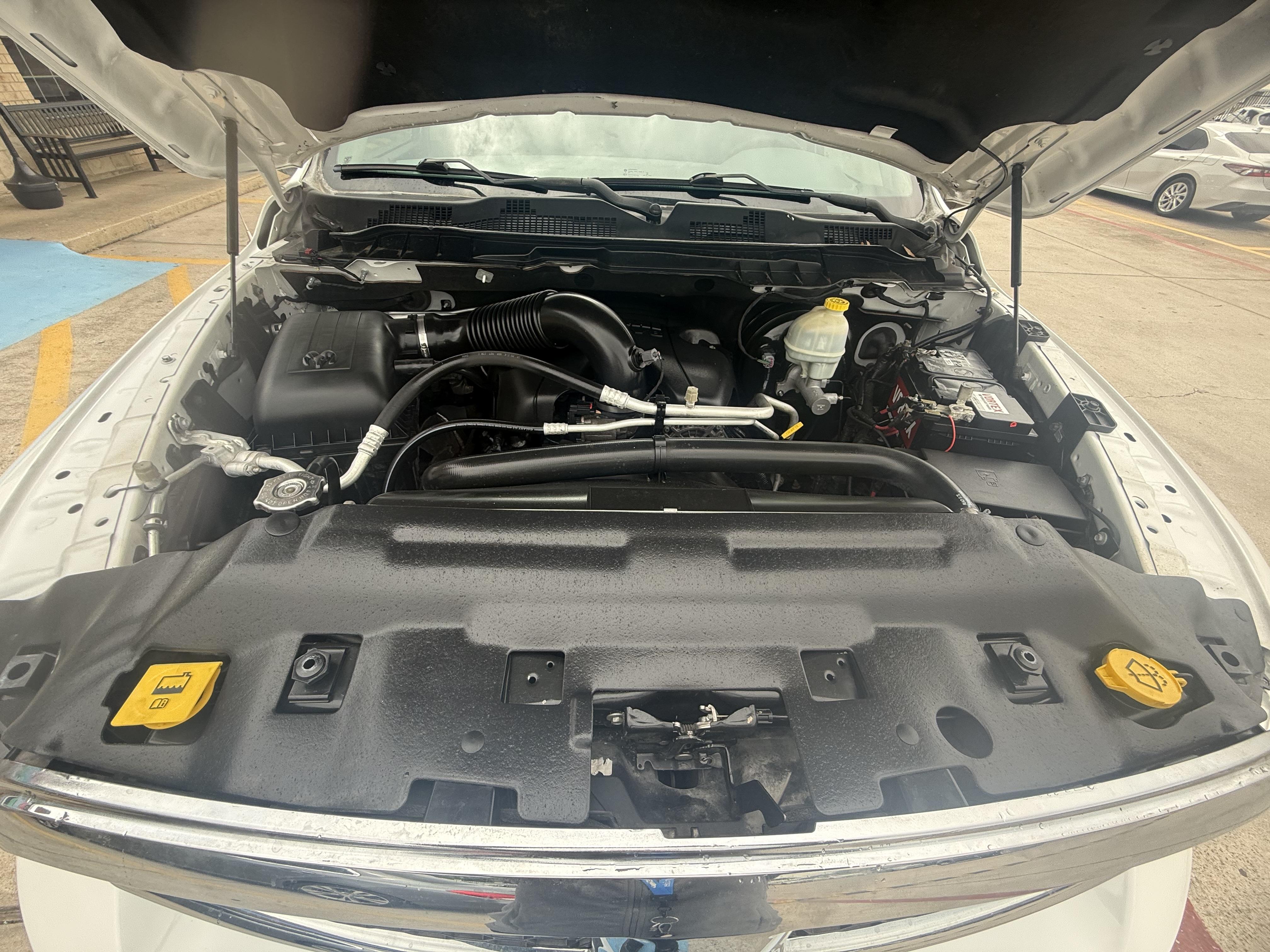 2016 Ram 1500 Pickup-V8 Crew Cab Tradesman 4WD - Image 3