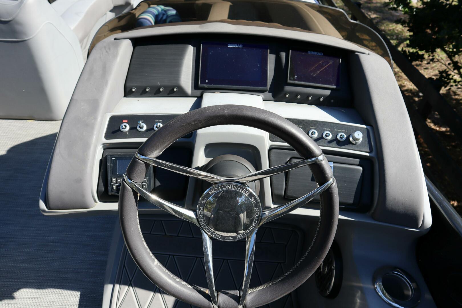 2021 Bennington RX25 Sport - Image 9