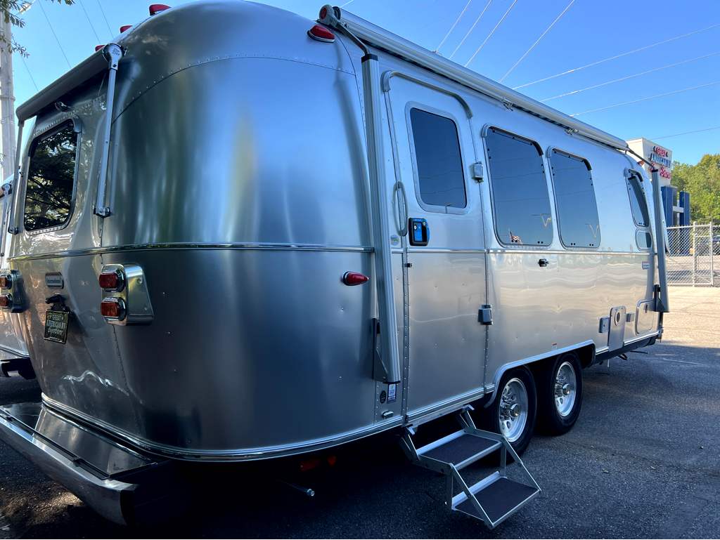 2027 AIRSTREAM INTERNATIONAL 23FBT - Image 4