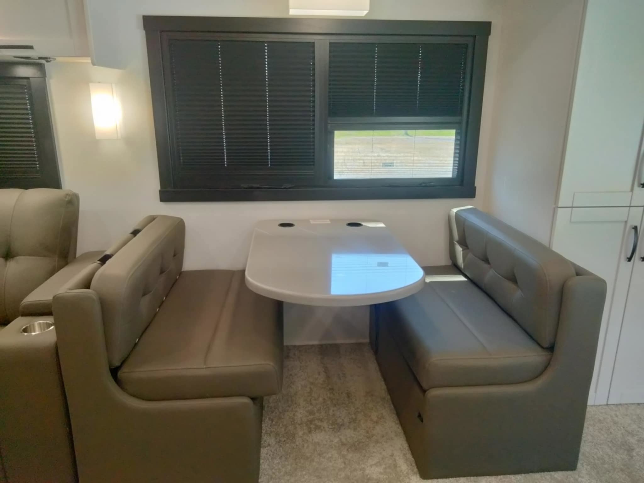 2026 ENTEGRA COACH ACCOLADE 37K - Image 16