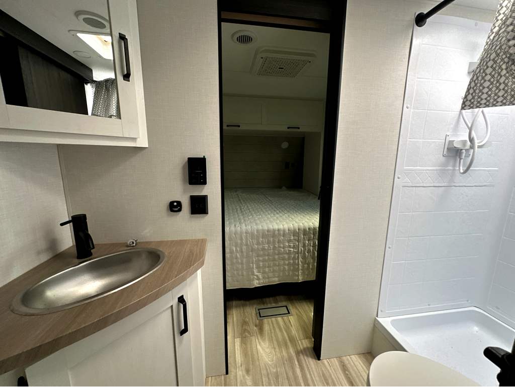 2027 VENTURE RV SIENNA 311VDB - Image 22