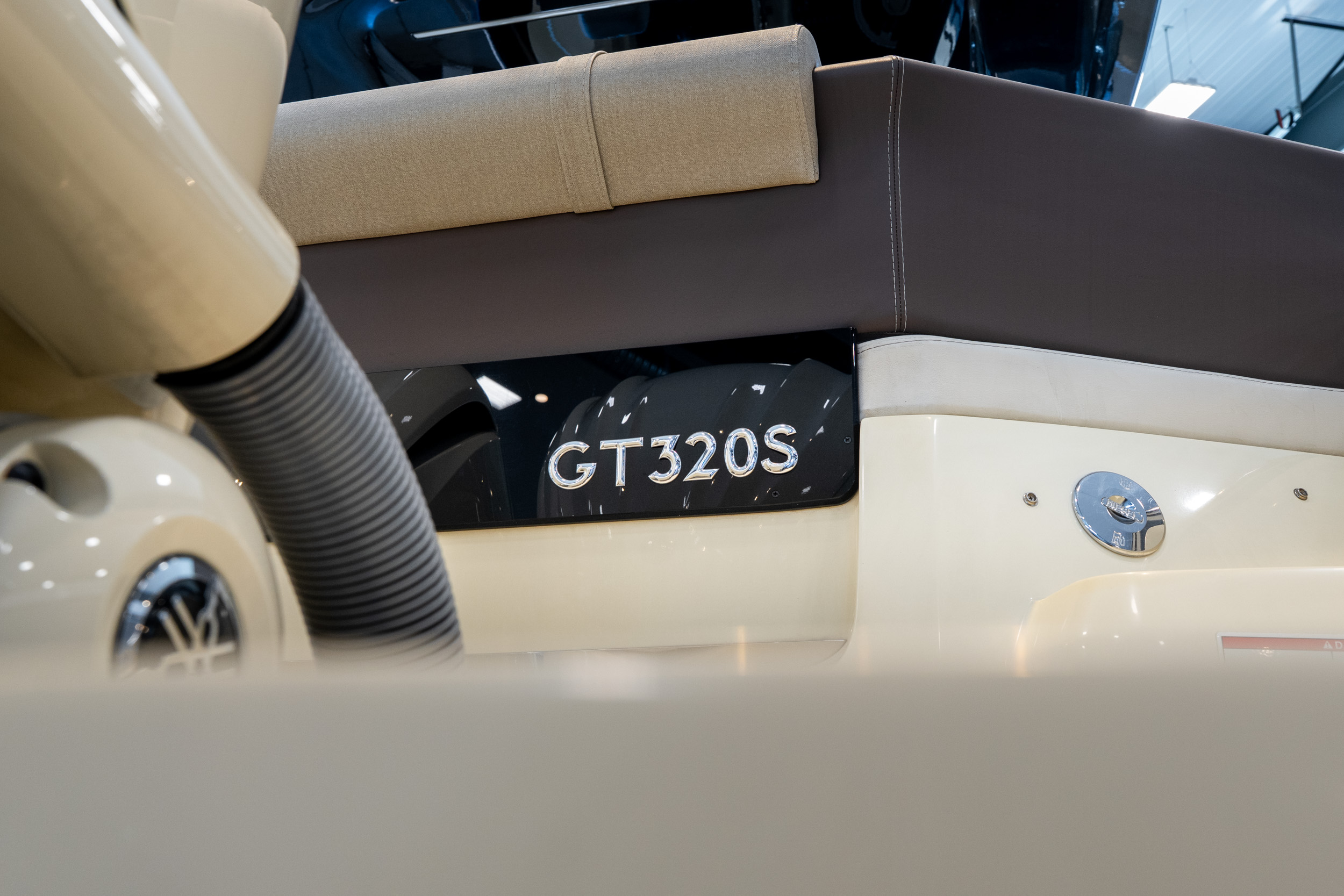 2024 Invictus GT320S - Image 7