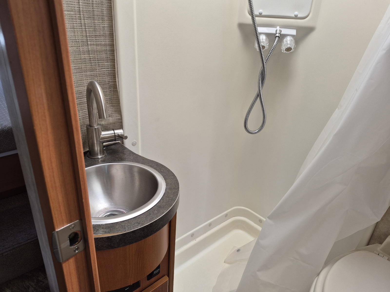 2012 Winnebago View Profile 24G - Image 13
