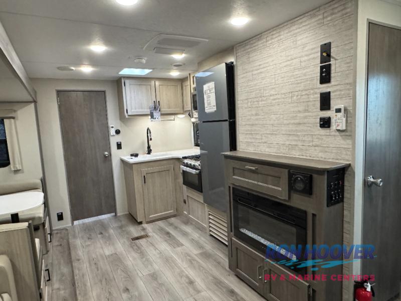 2026 COACHMEN 333DORM - Image 32