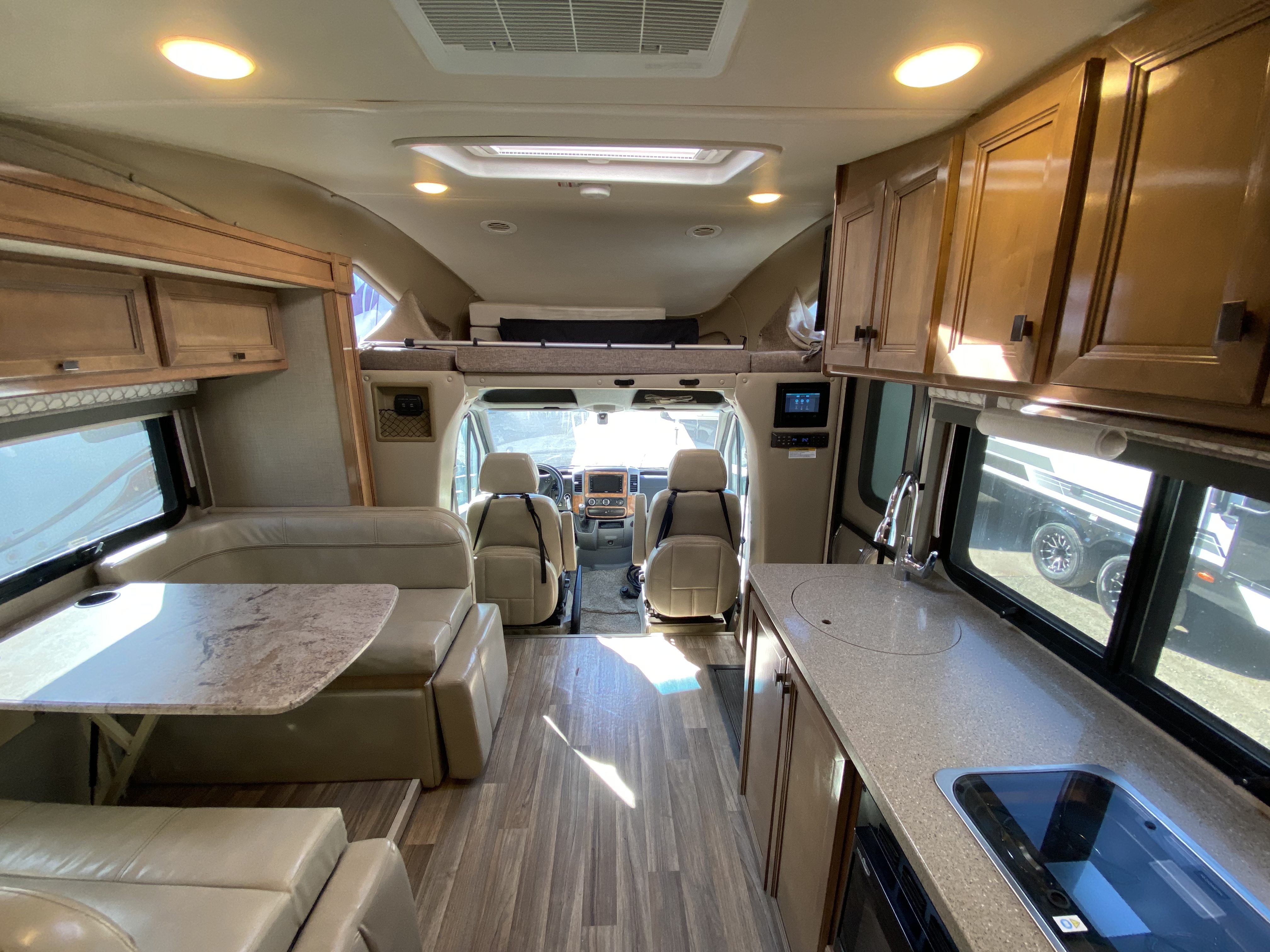 2019 THOR MOTOR COACH SYNERGY SS24 - Image 3