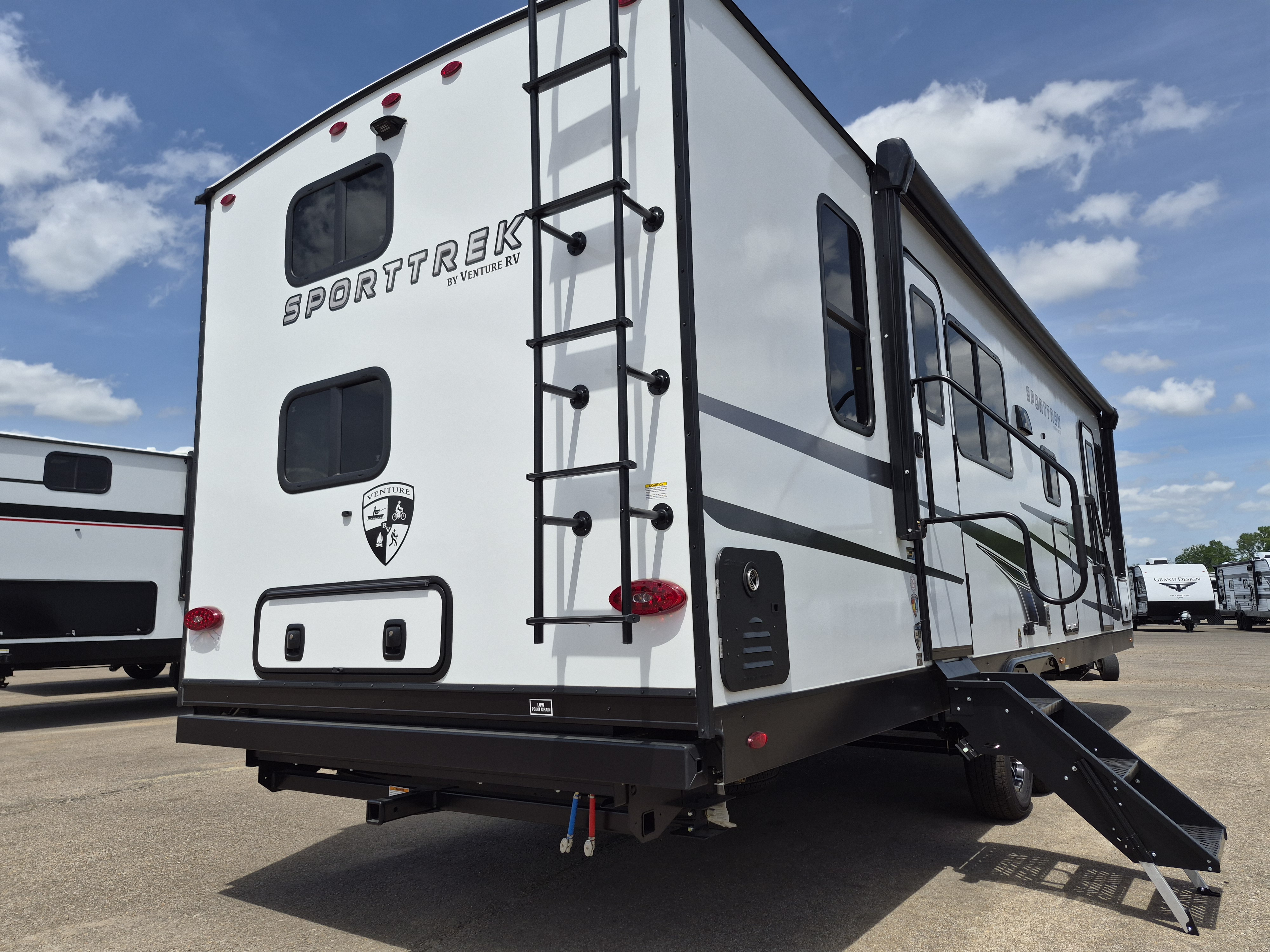 2026 VENTURE RV SPORTTREK 271VBH - Image 4