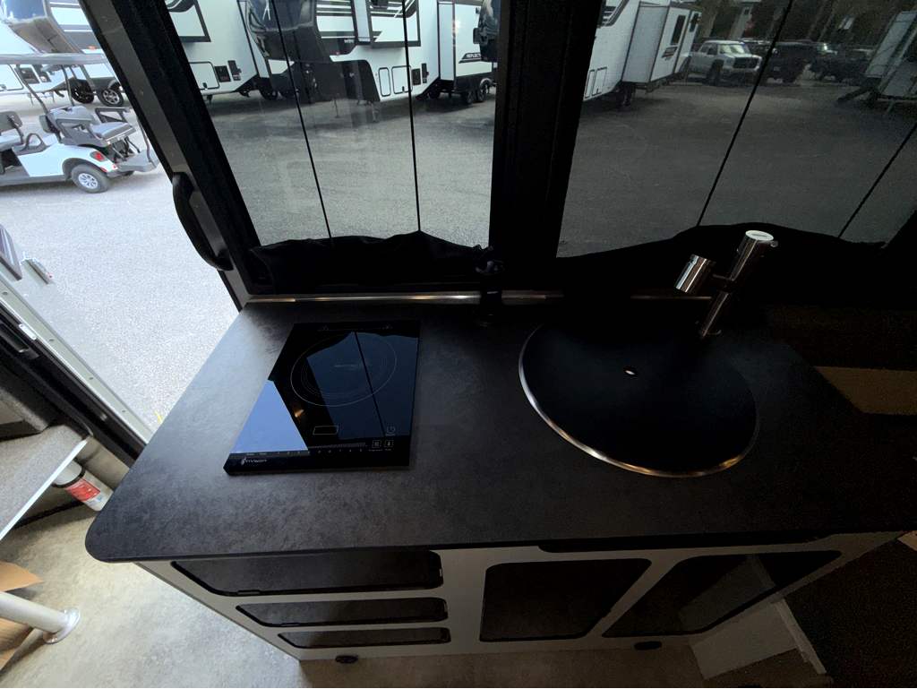 2026 AIRSTREAM Basecamp 20XE - Image 19
