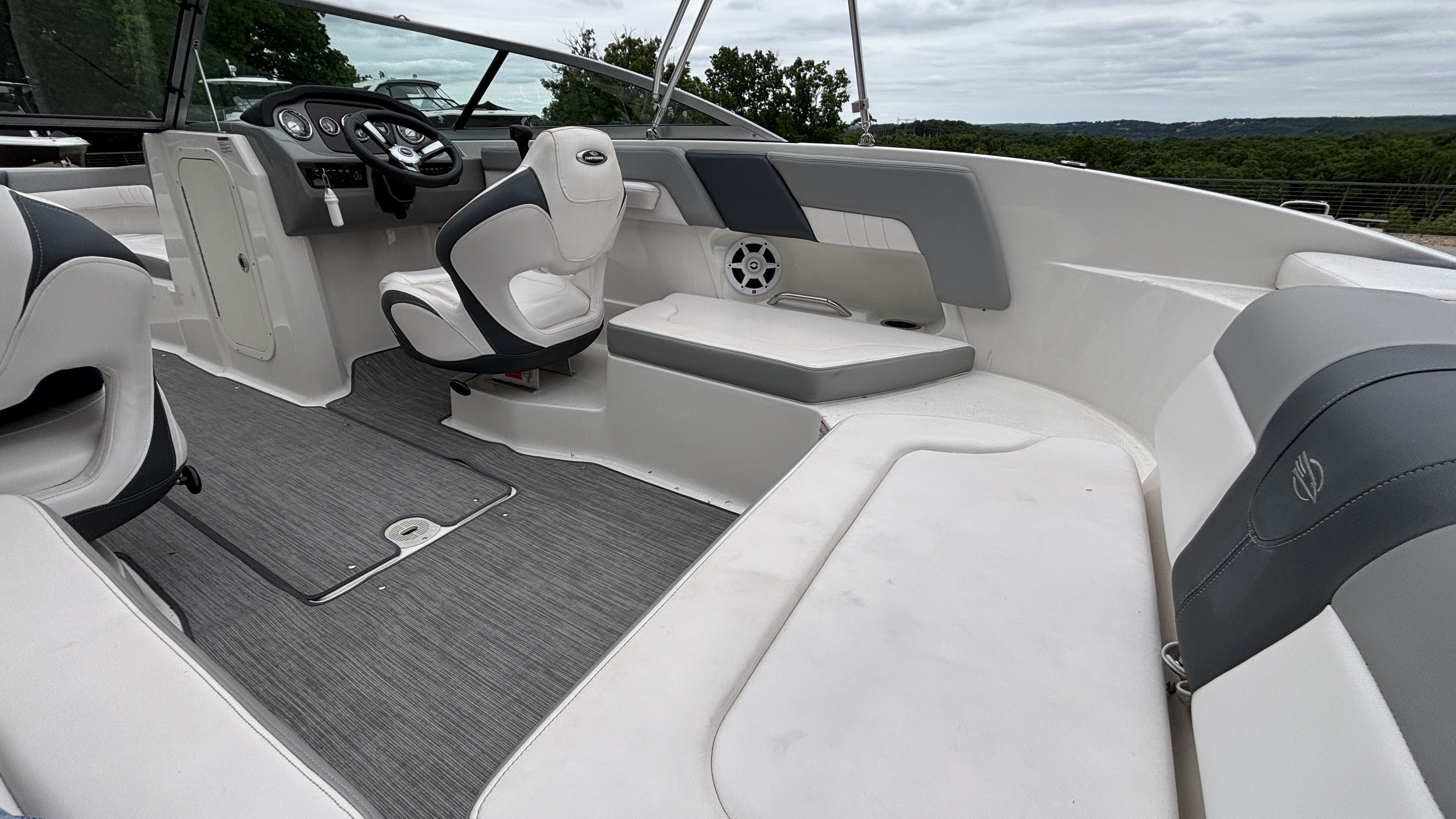 2021 Chaparral 23 SSi - Image 21